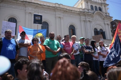 Una multitud acompañó en Paraná el repudio contra las nefastas medidas de Milei
