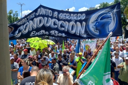 En Concordia, una multitudinaria cantidad de personas protestaron contra las funestas medidas de Milei