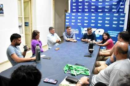Trabajadores estatales se reunieron en CTA Entre Ríos para enfrentar los despidos