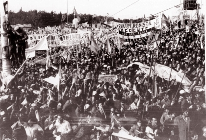Juan Perón regresa a la Argentina y suceden los gravísimos enfrentamientos de Ezeiza