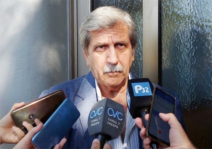 Guillermo Grieve es ministro de Frigerio y a la vez tiene otros tres empleos en la salud privada