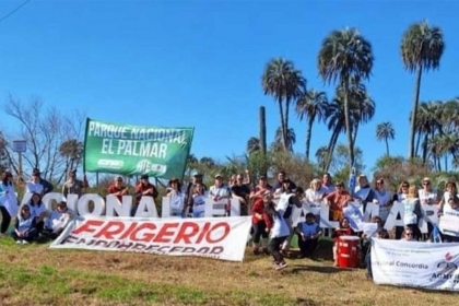 Bronca de docentes con Frigerio: Lo esperaban en El Palmar, pero ingresó en helicóptero