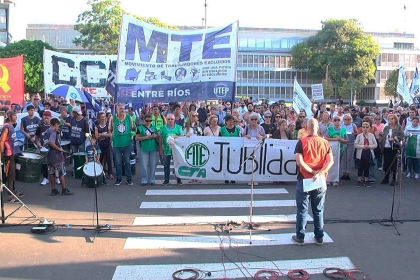Gremios marcharon en Paraná por el 1º de mayo y en defensa del Derecho del Trabajador  