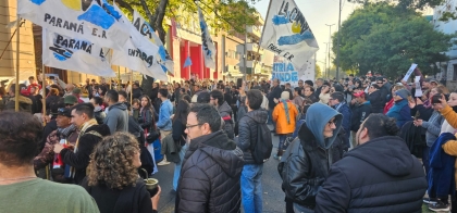 Militantes y dirigentes peronistas marcharon en Paraná contra la injusta y proscriptiva condena de Cristina Kirchner