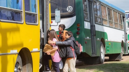 Cientos de niños quedan sin transporte escolar por recortes del Inaubepro 