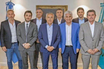 Gobernadores que se le plantaron a Milei desconfían de Frigerio, Cornejo y Zdero 