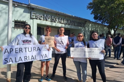 Docentes interceptan a Frigerio y le reclamaron reapertura de paritarias