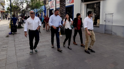 Visita de Joaquín Benegas Lynch a Concepción del Uruguay: Recorrió 7 cuadras, 26 personas lo acompañaron y recibió un solo saludo 