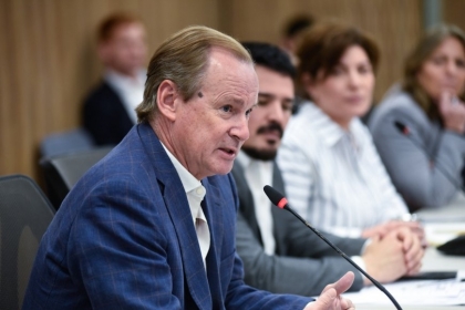 Gustavo Bordet apoyó la prórroga de la ley de energías renovables 