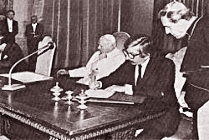 Argentina y Chile firman el Tratado de Paz y Amistad que pone fin al Conflicto del Beagle