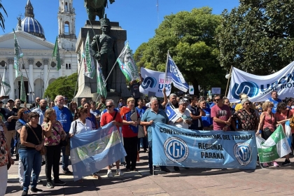 Marcha en Paraná contra la reforma laboral de Milei   
