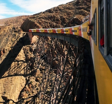 Juan Perón inaugura el tren Trasandino del Norte luego llamado Tren de las Nubes