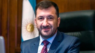 Detuvieron a siete colaboradores del exsenador Kueider, el aliado de los libertarios 