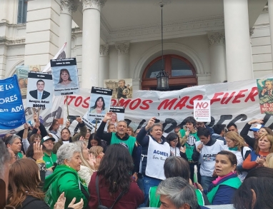 Anuncian acampe de AGMER en Plaza Mansilla contra la disolución del IOSPER