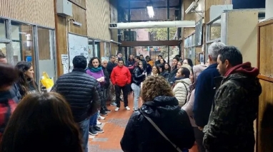 Trabajadores de Salud realizan asambleas por recorte de horas extras dispuestas por Frigerio 