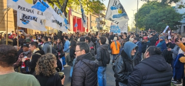 Militantes y dirigentes peronistas marcharon en Paraná contra la injusta y proscriptiva condena de Cristina Kirchner