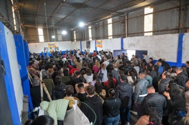 Rosario Romero, Adán Bahl y Guillermo Michel encabezaron un nutrido acto del peronismo de Paraná