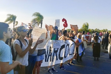 Manifestaciones en Paraná en contra de la visita en campaña del Loco Milei 