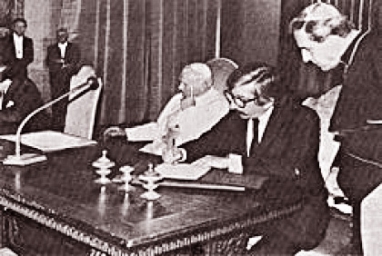 Argentina y Chile firman el Tratado de Paz y Amistad que pone fin al Conflicto del Beagle