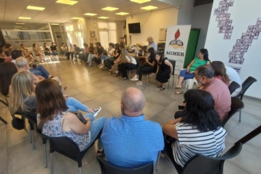 Guillermo Michel se reunió con docentes por el cierre de carreras terciarias en Gualeguaychú 