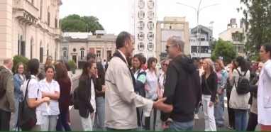 Profesionales de Salud protestaron en Casa de Gobierno contra cambios a la ley de asistencia sanitaria